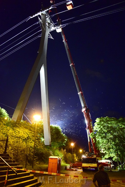 Koelner Seilbahn Gondel blieb haengen Koeln Linksrheinisch P875.JPG - Miklos Laubert